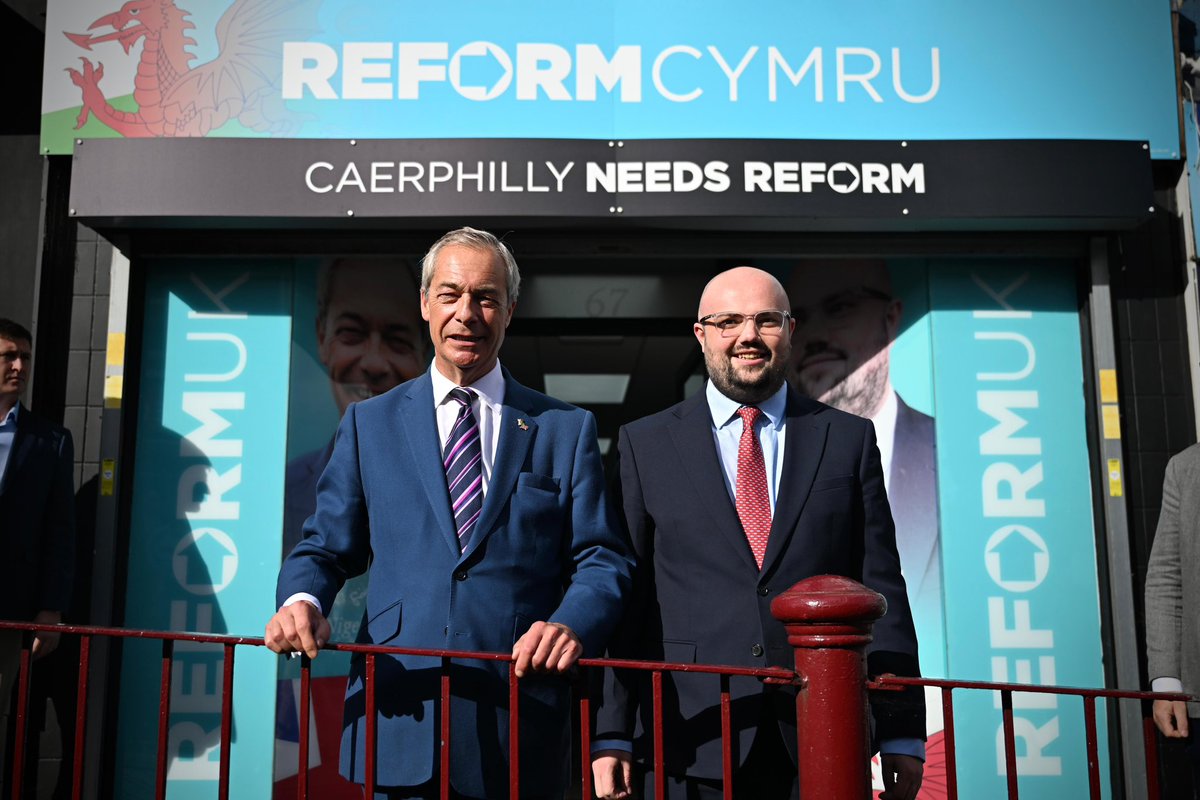 Nigel_Farage's tweet photo. Llŷr Powell is our candidate for the Caerphilly by-election. 🏴󠁧󠁢󠁷󠁬󠁳󠁿 https://t.co/LYzl6z6TZR