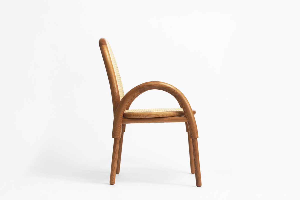 h chair

椅子を設計させていただきました
古民家で使用されていた推定樹齢200年以上の欅材で製作した、やわらかなダイニングチェア

photo : yasuhiro takagi