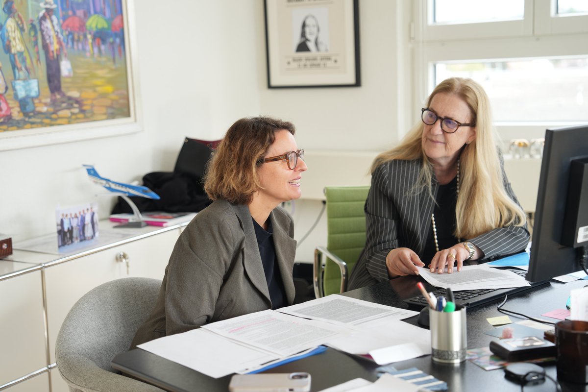 Fruitful exchange with Aušra Putk, Vice Minister of Social Security &amp; Labour 🇱🇹.
Our🇨🇭-🇱🇹 partnership allows sharing experience in areas of common interest, such as the #ILO Global Coalition for #SocialJustice &amp; the integration of 🇺🇦 refugees in our labour markets.
<a href="/BersetBircher/">Berset Bircher Valérie</a>