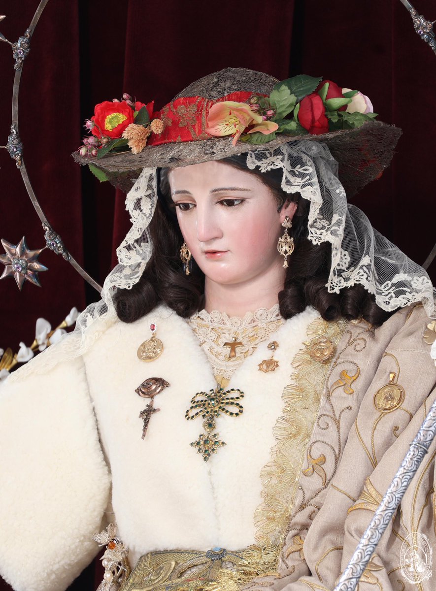 🌸 “María, tu nombre es bálsamo suave, melodía dulce para el oído, gozo del corazón.” — San Bernardo de Claraval

Hoy la Iglesia celebra el 𝐃𝐮𝐥𝐜𝐞 𝐍𝐨𝐦𝐛𝐫𝐞 𝐝𝐞 𝐌𝐚𝐫𝐢́𝐚, consuelo de los afligidos y esperanza de los cristianos.

Que en su Nombre encontremos siempre