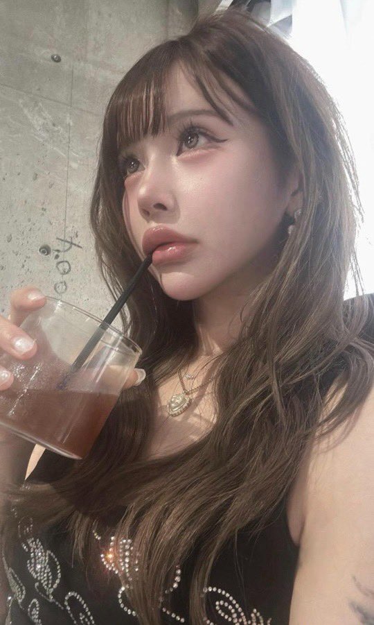 フェイスライン、無敵すぎんか、、、
下から撮ってもこれは革命でしょ