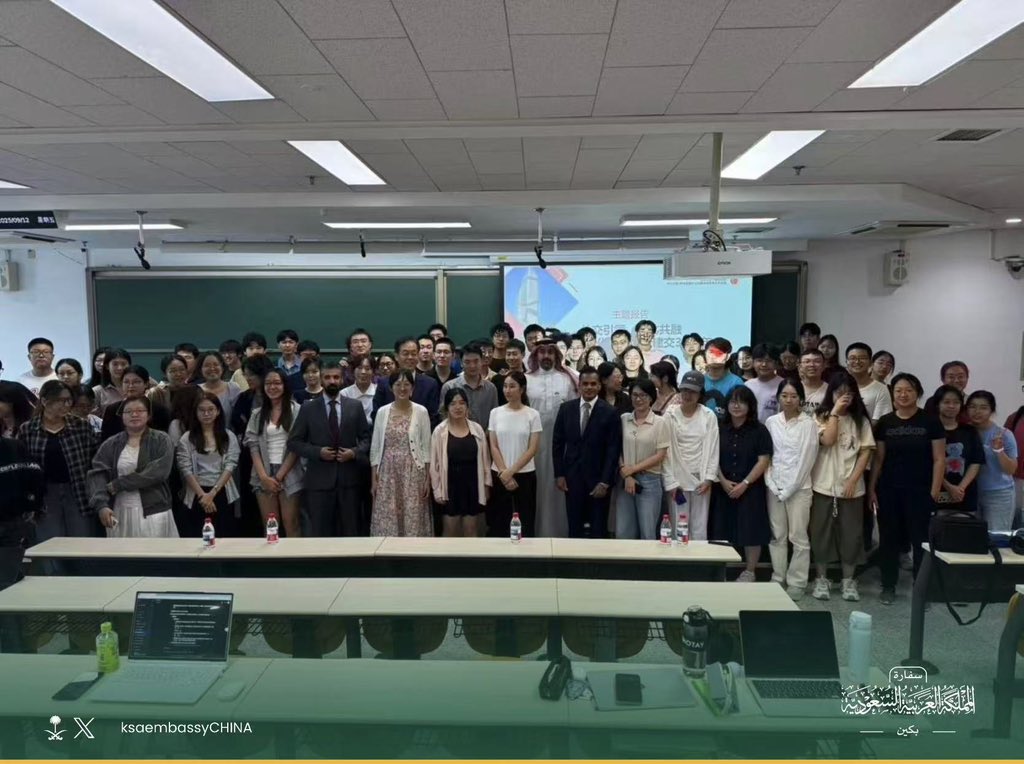 Saudi Embassy in China (@ksaembassychina) on Twitter photo ألقى معالي سفير #خادم_الحرمين_الشريفين لدى الصين أ.عبدالرحمن الحربي محاضرة بجامعة بكين عن الدبلوماسية الثقافية والتعاون التعليمي بين المملكة والصين،بتنظيم من فرع مكتبة الملك عبدالعزيز وجامعة بكين،أشاد خلالها بنمو التعاون الثقافي والأكاديمي بين البلدين،كماشملت نقاش مفتوح مع الطلبة ألقى معالي سفير #خادم_الحرمين_الشريفين لدى الصين أ.عبدالرحمن الحربي محاضرة بجامعة بكين عن الدبلوماسية الثقافية والتعاون التعليمي بين المملكة والصين،بتنظيم من فرع مكتبة الملك عبدالعزيز وجامعة بكين،أشاد خلالها بنمو التعاون الثقافي والأكاديمي بين البلدين،كماشملت نقاش مفتوح مع الطلبة