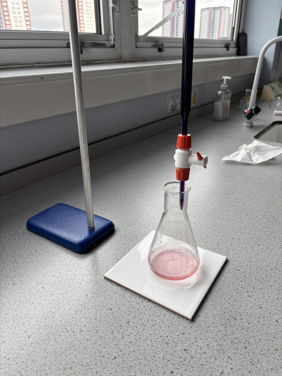 Redox titrations with Higher Chemistry this morning 🧪 <a href="/StRochsScience/">St Roch's Science</a>