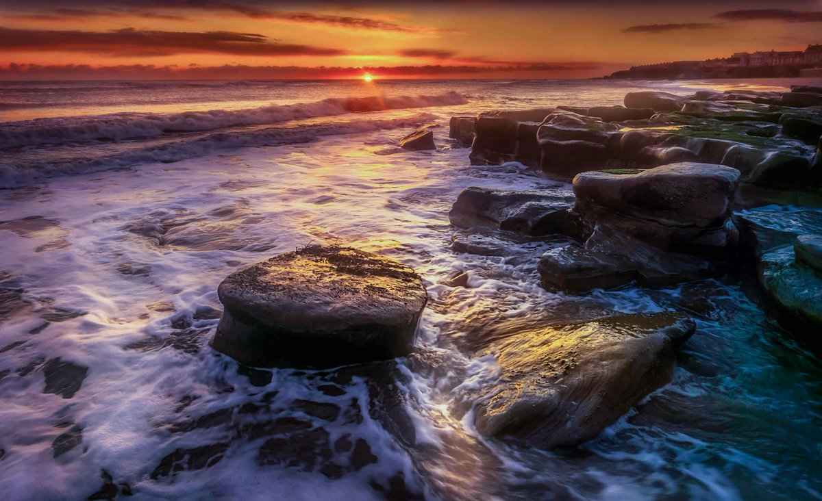 Waves write poetry we can’t read but always feel 🌊✨
The ocean is therapy without words.
#OceanPhotography #NatureLovers #BlueHour