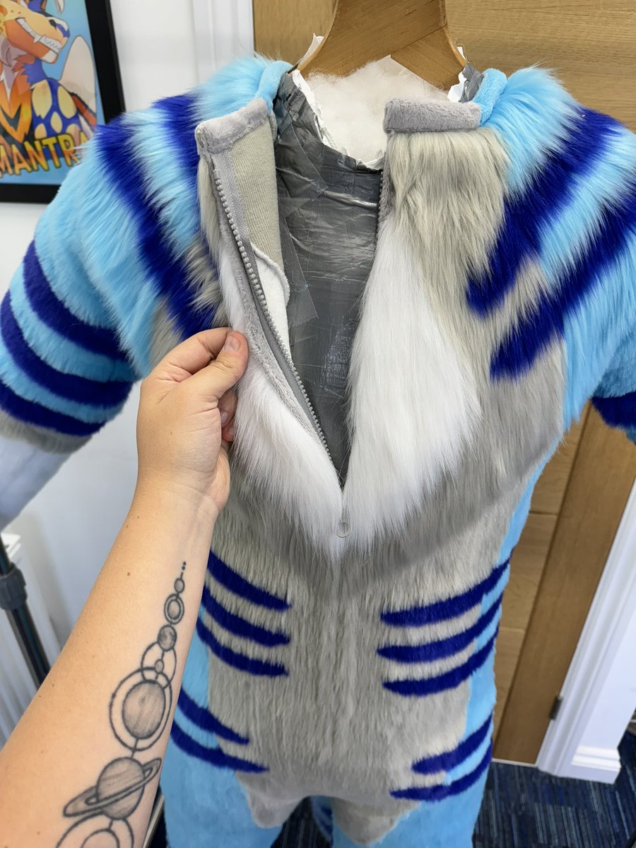 Got this bodysuit all finished the other day!! 💙 Very pleased with how clean it came out, I really focused on making sure the markings were super neat and symmetrical! 🥳