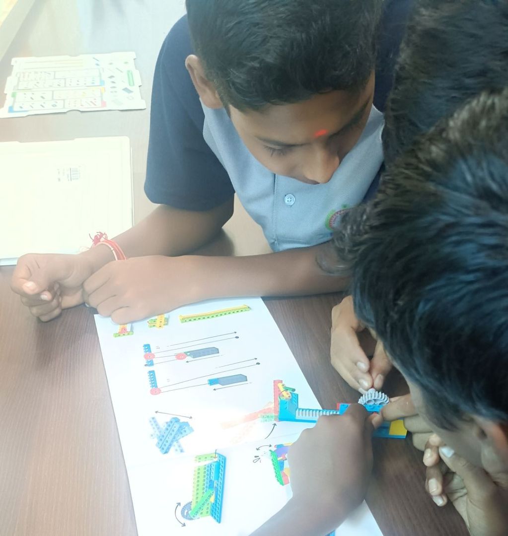 RoboBharati's tweet image. Explore the world of robotics with our innovative courses designed for young creators. Ignite imagination and problem-solving skills as children build &amp;amp; program their own robots, fostering a love for technology and engineering. #RoboBharati_Manipal #Age6to16Year #LearnToInnovate