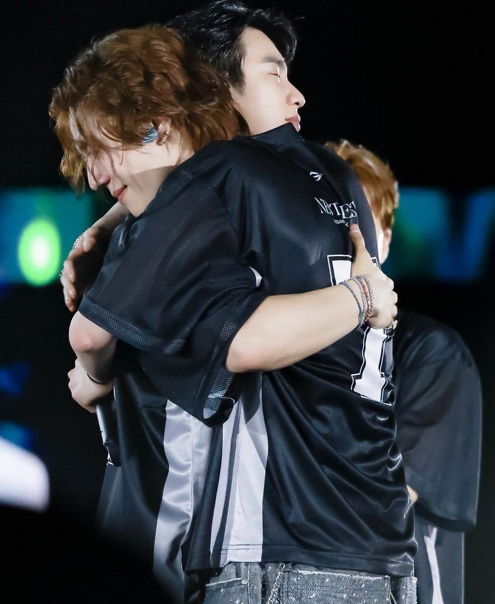 jinyoung crying at nestfest bcoz yugyeom started crying. he's felt the same about his yugyeom since the beginning 🥹
🍑: Why are you so kind… it honestly makes me, as your hyung, feel sorry/bad ㅠㅠ Let’s keep going together, always.
#jingyeom #pepigyeom