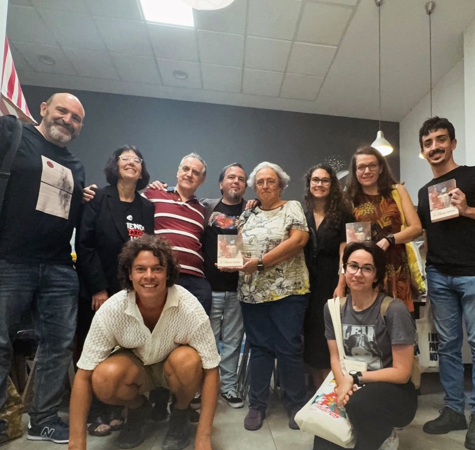 Fue maravillosa la experiencia de pasar por el taller de #lectura de <a href="/LdALibreria/">Libros de Arena</a> para comentar “La lengua herida” con su comunidad de lectores. ¡Más de tres horas estuvimos dándole vueltas a la novela (y sus colaterales)!