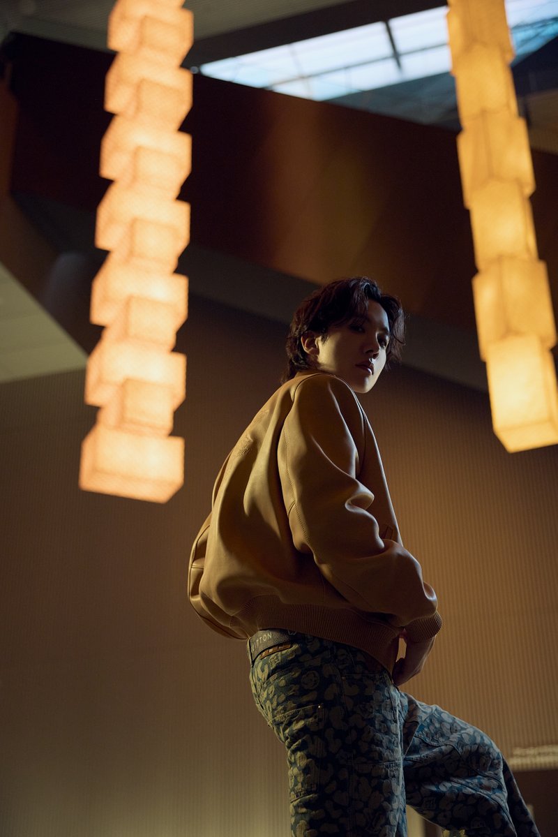 ORICON NEWS(オリコンニュース) (@oricon) on Twitter photo BTS・J-HOPEが大阪ルイ・ヴィトンに
「ビジョナリー・ジャーニー」展に来場✨
展覧会を鑑賞❗️「刺激的なひとときでした」
oricon.co.jp/news/2406488/?…
#VisionaryJourneys #LouisVuitton <a href="/BTS_jp_official/">BTS JAPAN OFFICIAL</a> <a href="/bts_bighit/">BTS_official</a> BTS・J-HOPEが大阪ルイ・ヴィトンに
「ビジョナリー・ジャーニー」展に来場✨
展覧会を鑑賞❗️「刺激的なひとときでした」
oricon.co.jp/news/2406488/?…
#VisionaryJourneys #LouisVuitton <a href="/BTS_jp_official/">BTS JAPAN OFFICIAL</a> <a href="/bts_bighit/">BTS_official</a>