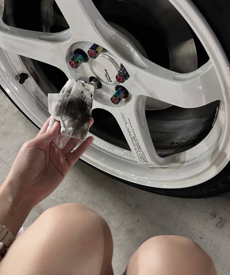 誰が私に私にgr86汚れていないブレーキパッドを推薦することができます~~~~~
運転するたびに拭いているのですが、いつもこんなに汚れています💦