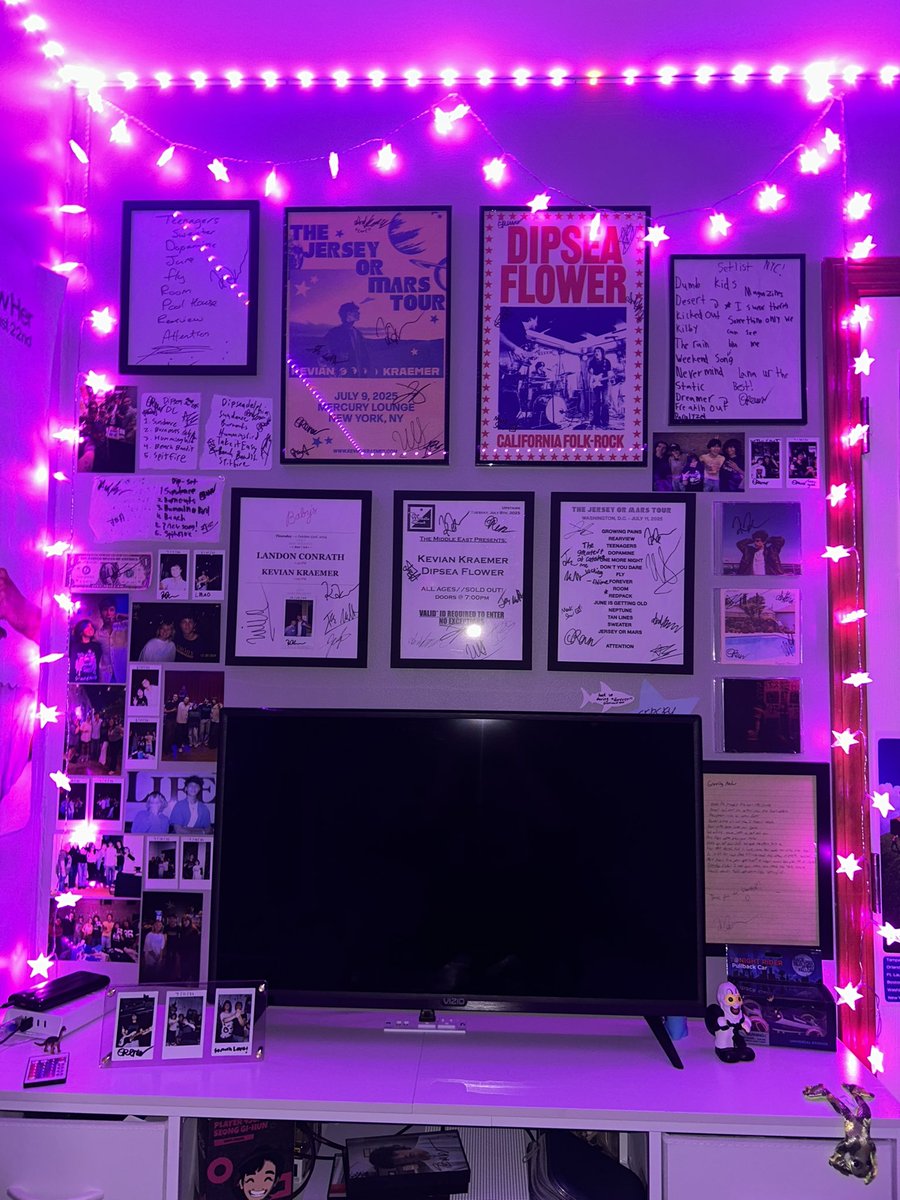 if there’s one thing i know how to do it’s clutter a wall