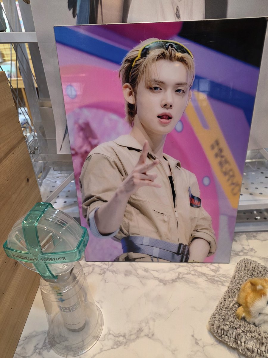 hyenn_TXT's tweet photo. 럭드는 1등 뽑고 싶었지만 2등 머그컵이라도 뽑은 걸로 만족 😄 https://t.co/Vr5mGB86fv