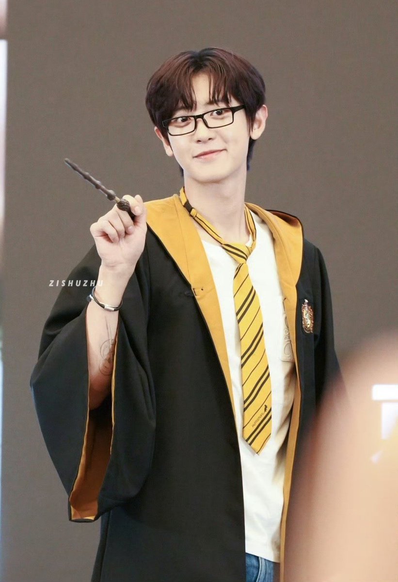 Park Chanyeol from the house of Hufflepuff 💛