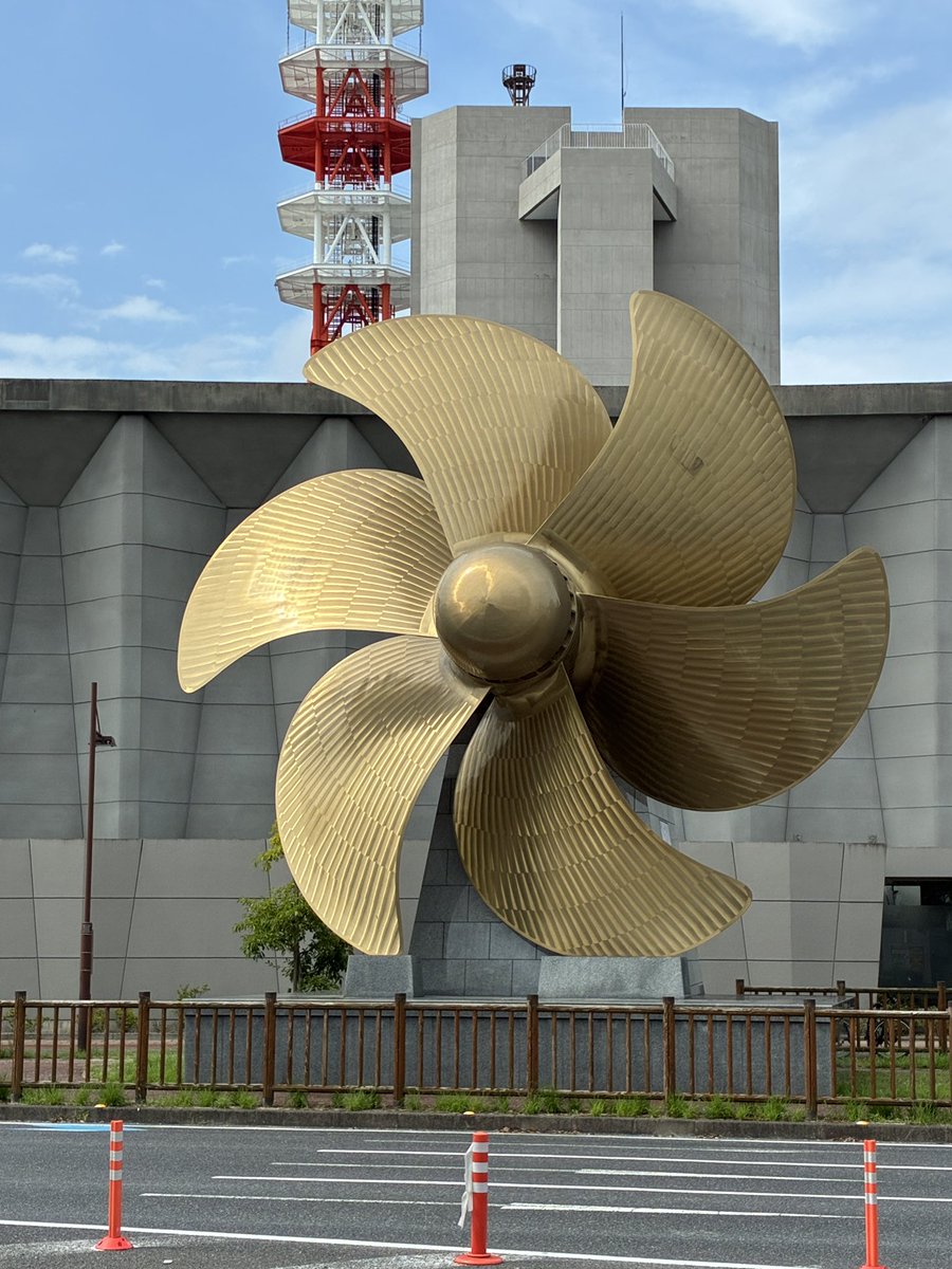 ToruGuide's tweet image. Imabari in Ehime, Japan, is famous for its shipbuilding. The monument of the most enormous propeller of a big tanker stands just in front of the city hall.