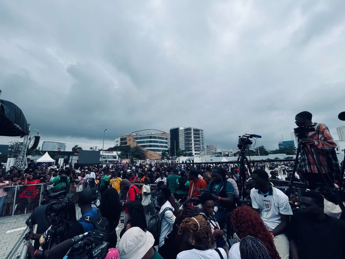Hilda Bacci should have partnered with INEC in this her jollof World Guinness Record quest to have at least 20 percent of these youths that gathered registered for PVC.