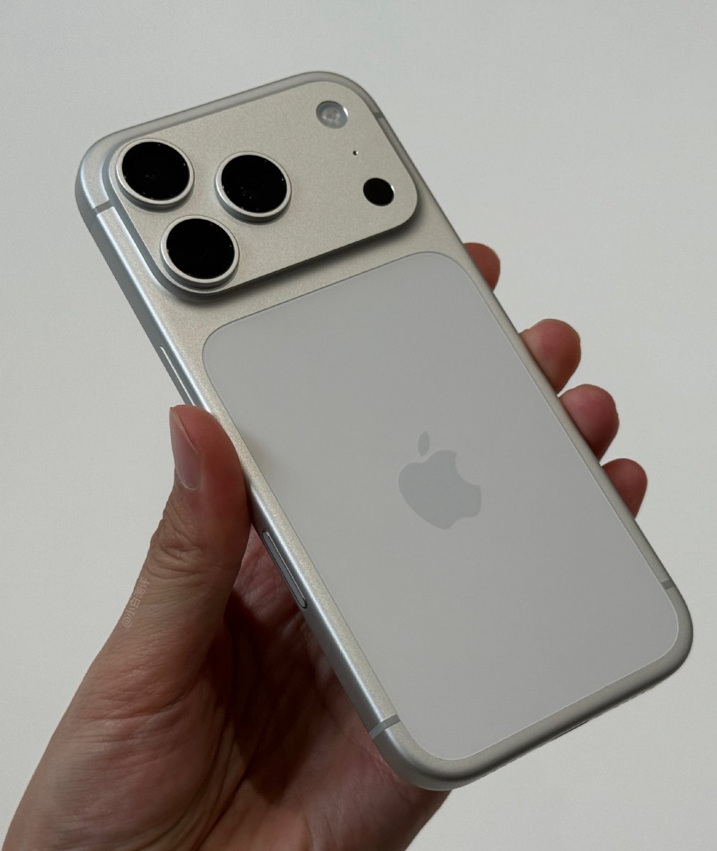 Everyone pre-ordering iPhone 17…

Meanwhile I’m still confused whether I should get Pro or Pro Max, Orange or Silver 😭 

At this point, I’ll just wait to experience it in hand and then decide