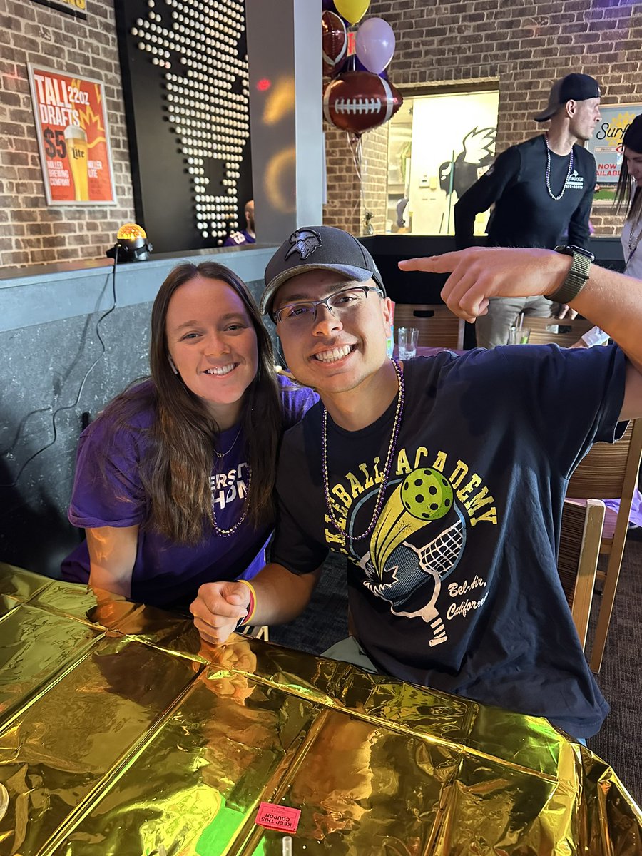 CorrynLarsen's tweet photo. Having fun at BDUBS this morning with @KFAN1003 #kfanvikes https://t.co/DH2tGO8pRp