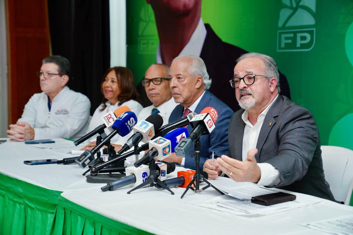 #FPComunica |

#FuerzaDelPueblo advierte al Gobierno que SENASA no es un botín, ni IDOPPRIL una caja chica

Llamó al CONEP a exigir mayor transparencia en el uso de sus contribuciones a favor de los trabajadores.

📍: SANTO DOMINGO