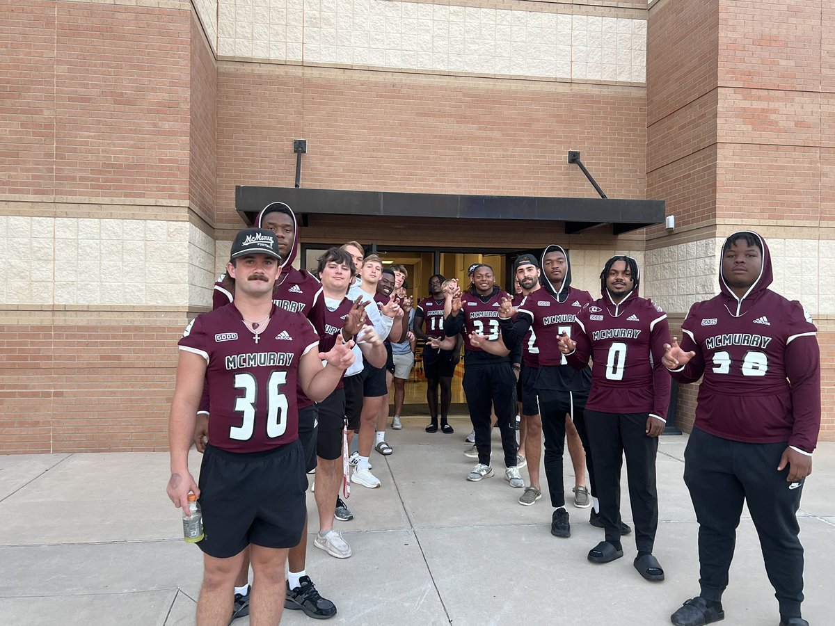 It’s a great day to be a Stafford Lion and a Bonham Bulldog!!!

Let’s have a great day!!!

#WarHawksFAW