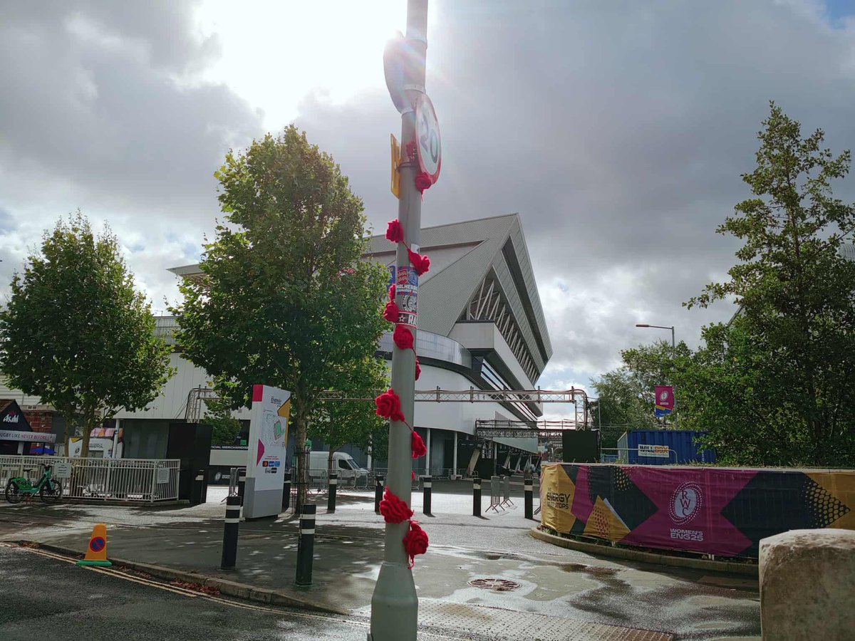 Over the coming weekends of World Cup Rugby, there are recommended walking routes between the stadium, the fan zone, and relevant train stations. The route takes in some of Bristol's best-known landmarks.

Find travel information for Ashton Gate, here: orlo.uk/hwHli