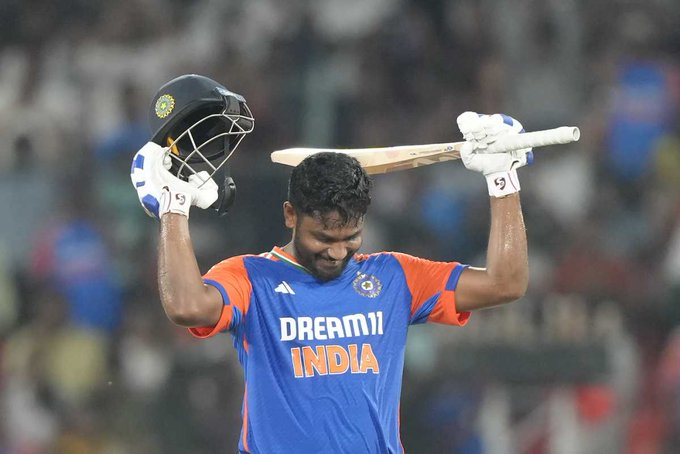 CricTech_X's tweet photo. 🇮🇳 India's Batting Coach on Sanju Samson 🗣️

"Sanju hasn’t batted much at No.5 or 6, but that doesn’t mean he can’t. Everyone knows their roles. Last game he didn’t bat at No.3, but that doesn’t mean it’ll be the same next match." [PTI]

Thoughts on Sanju’s ideal spot? 👀🔥

#SanjuSamson #IndianCricket #CricketTwitter #BCCI #TeamIndia #CricketNews #CricTech #CricketUpdates #CricketLovers #Samson #Cricket
