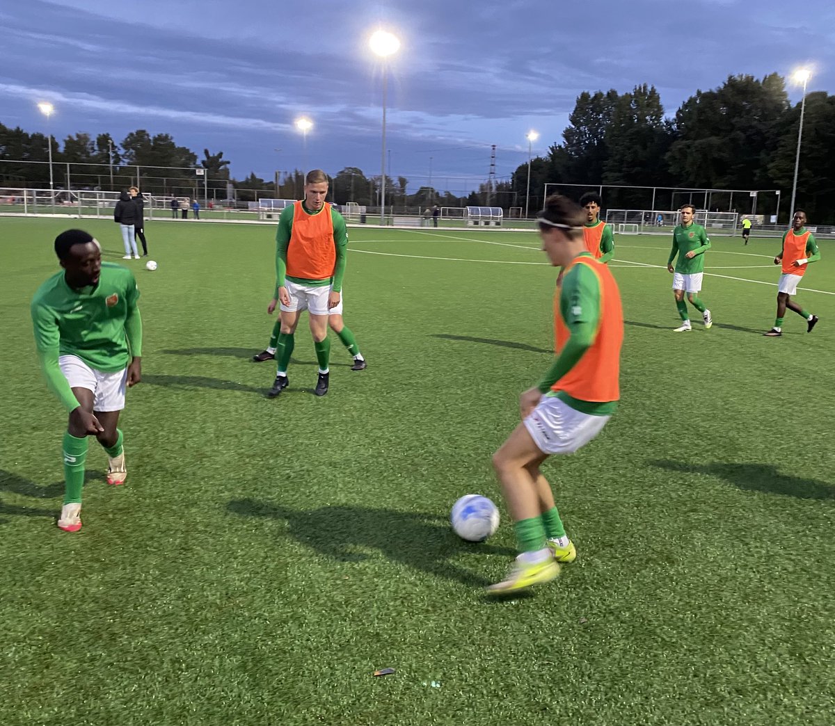 Na de misstap tegen <a href="/vvidskenhuizen/">VVI</a> vervolgen we het bekertoernooi zaterdag met een uitwedstrijd bij <a href="/svstwold/">sv Steenwijkerwold</a>. Het elftal van <a href="/ArjanBosschaart/">Arjan Bosschaart</a> is erop gebrand om zich te plaatsen voor de volgende ronde. De aftrap in Steenwijkerwold is om 17.00 uur. Alle support is welkom. 🟢⚪️