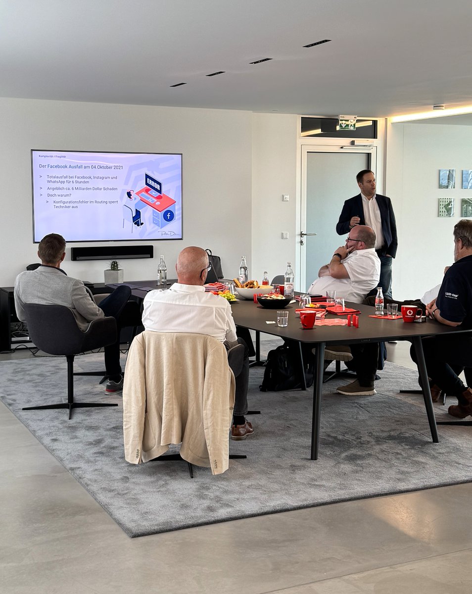 💡 Ohne starke Datenbasis bleibt KI nur Stückwerk: Auf dem IT Security Day haben wir gezeigt, wie #MicrosoftFabric Datenintegration, Governance &amp; Skalierbarkeit vereint – und so der Schlüssel für nachhaltige und sichere KI-Projekte ist. 🚀 #Data #AI