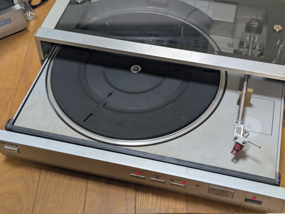 Azmin's tweet image. オクで買った不動のPS-FL3、ヒューズ抵抗変えたら動いて音出てよかった