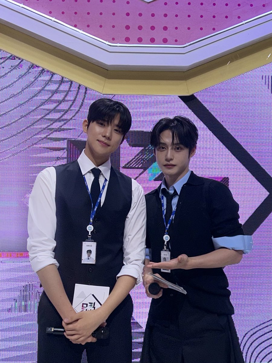 KBSMusicBank's tweet photo. 제로베이스원 1위 기념 🏆

◌ ﾟﾟ ｡ ･ﾟﾟ｡
ﾟ.            ｡ﾟ
　ﾟ･｡ ｡ﾟﾟ･｡･ﾟﾟ｡           
           ◌        ｡ﾟ
　          ﾟ･｡ ｡ﾟﾟ･｡･ﾟﾟ｡
                     ◌          .
                     　ﾟ･｡･ﾟ https://t.co/MwMyGXrFWI