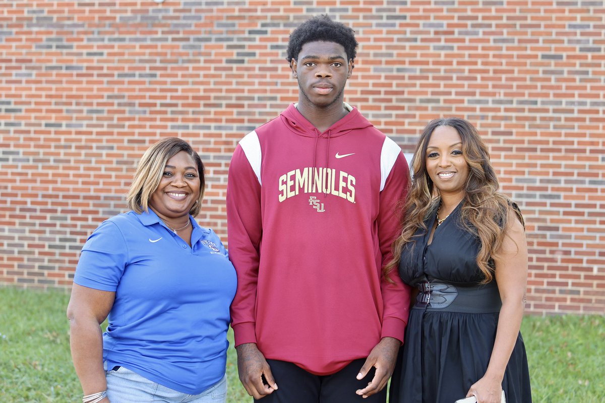 Booker T. Washington High School received an electrifying visit from Florida State University head football coach Mike Norvell, who was there to connect with Coach Lawrence Smith and standout defensive tackle Wihtlley Cadeau! This outstanding player has also verbally committed to