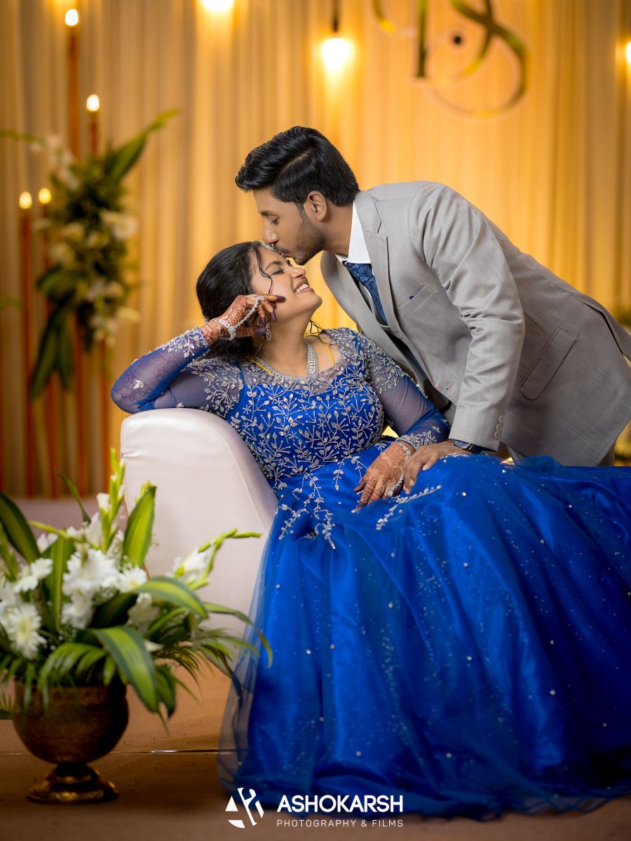 Ashokarsh's tweet photo. 💫 A moment of love, a lifetime of togetherness 💍💙
@shw__raj 🌸 @dheeraj_ganapathy 🤵💫 beauty perfected by @divyamakeupartist 💄✨
.
.
Further clarification:
https://t.co/HfwngPvQO5
Reach us at +91 76000 70004

#Ashokarshphotography #FlimsbyAshokarsh #ShotsbyAshokarsh https://t.co/57HfllRdnM