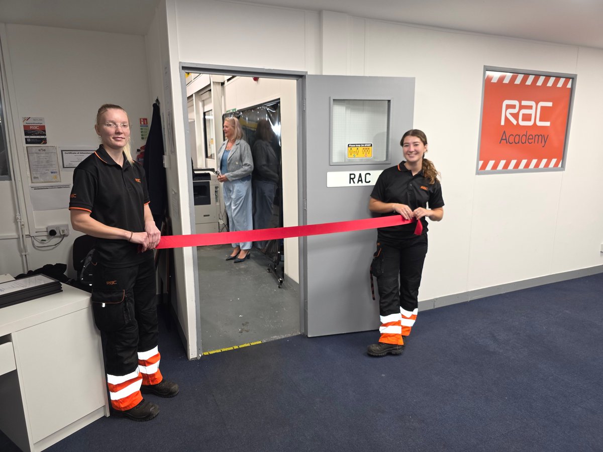 Train2bMechanic's tweet image. On Monday we had the honour of welcoming RAC CEO, Dave Hobday, to our facility!
#mechanic #cargarage #northlondon #northlondongarages #ukapprenticeships #ukapprentice #traineemechanic #garage #jobopportunity #newstart #apprenticeship #RAC