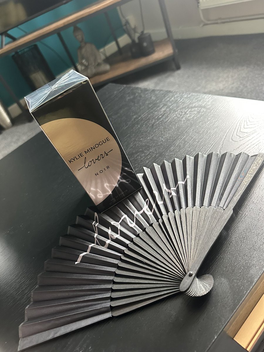 Look what just arrived 🪭 <a href="/kylieminogue/">Kylie Minogue</a> #NOIR #lovers smells gorgeous ❤️