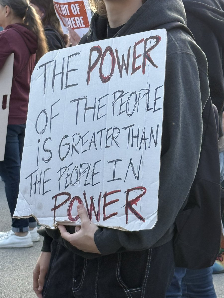 DanielBiss's tweet image. Here’s a bit of what we have been experiencing this morning at the Broadview ICE detention center. 

At 8:45 a.m. they began announcing dispersal orders, which have continued regularly since then.

We are not budging. We are committed  to protecting our communities.