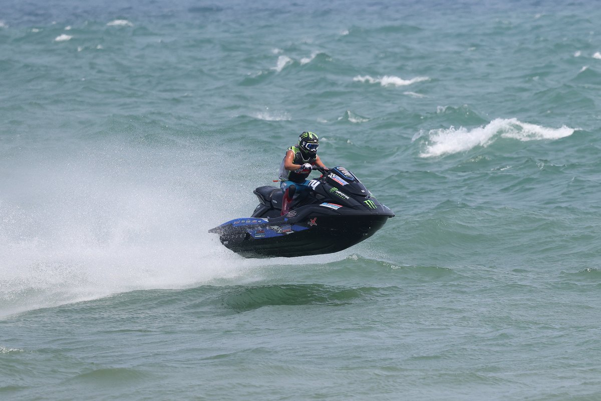 IcomAmericaInc's tweet image. P1 Offshore racers are literally flying out of the water in Sheboygan, WI! Icom America is the official marine radio communications for P1Offshore powerboat racing. #IcomEverywhere #Communications #Powerboat