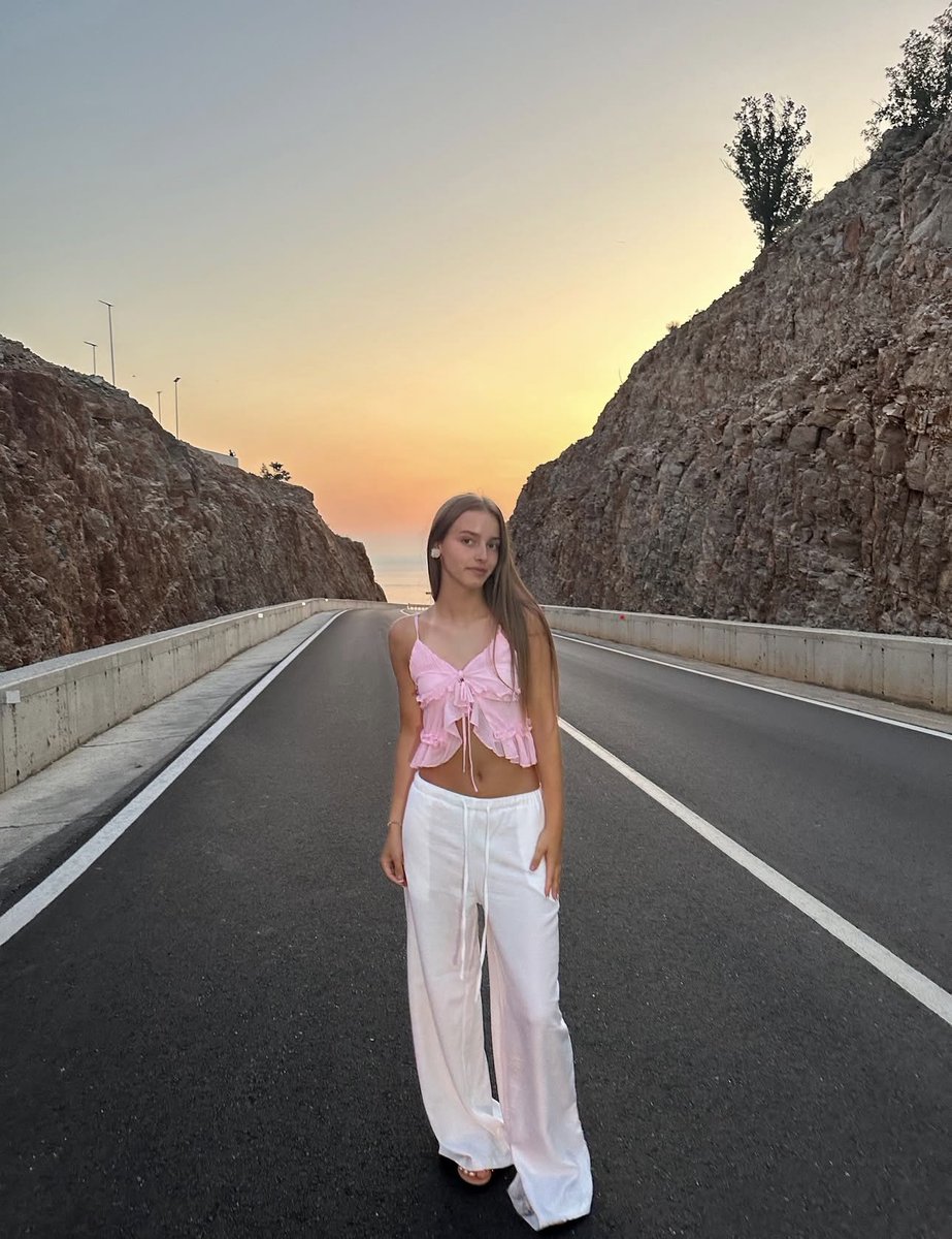 Sözlerim ya güçlü bir zihni cezbeder yada zayıf bir zihni rahatsız eder.

Herkese iyi akşamlar..