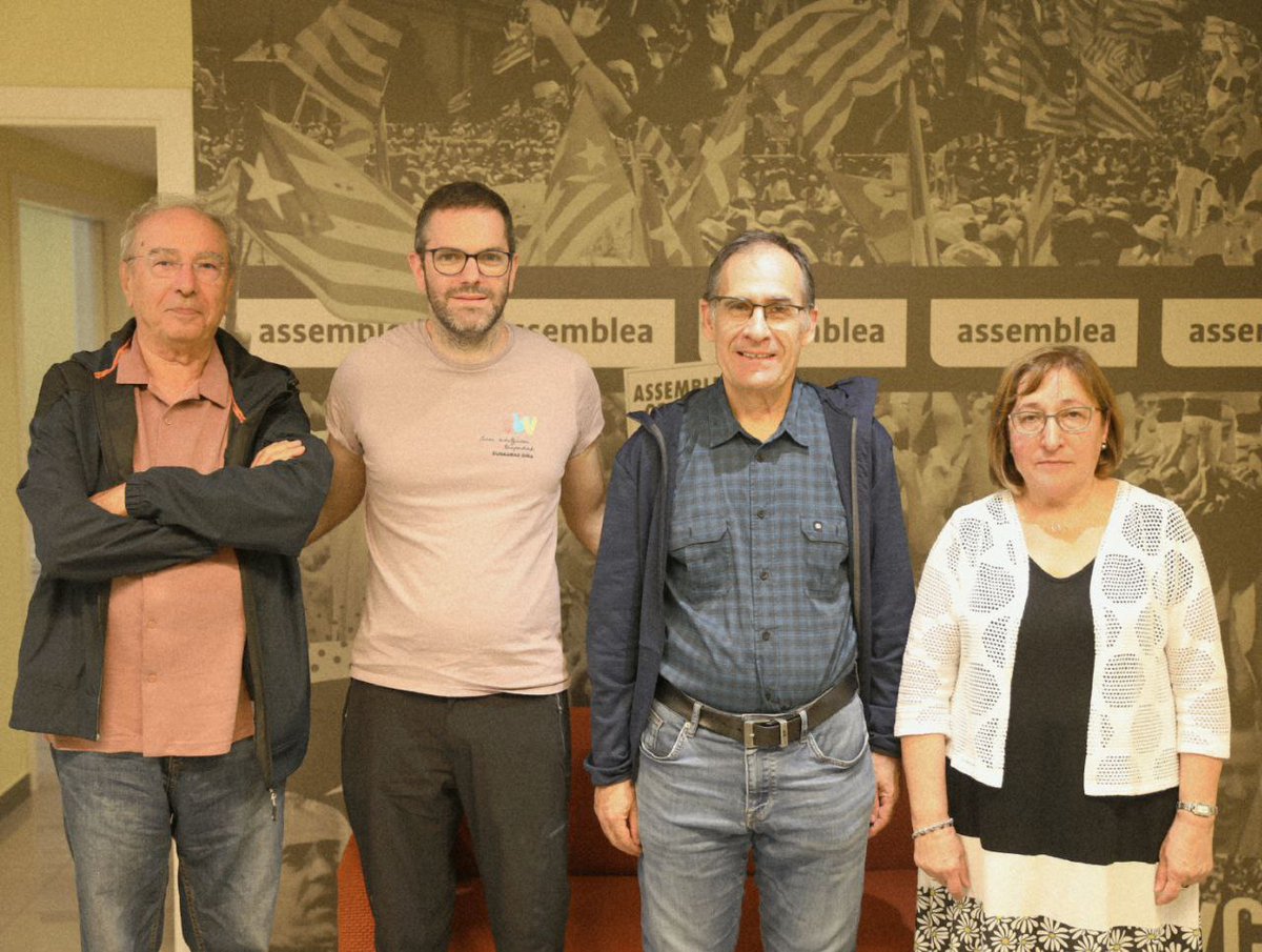 ⬛️⬜️<a href="/assemblea/">Assemblea Nacional Catalana</a> board members <a href="/bosch_conxita/">Conxita Bosch</a> and <a href="/julidejdarmuoz/">julià de jòdar muñoz</a> have met with <a href="/pellourzelai/">pello urzelai</a> and <a href="/jexuxolaziregi/">Jexux Olaziregi Bagües</a> from Basque org <a href="/gure_esku/">Gure Esku</a>.

The Basque Country and #Catalonia are linked by strong bonds of solidarity, and share the same struggle for independence &amp; freedom.