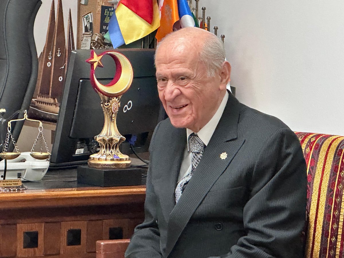 Genel Başkanımız Sayın Devlet Bahçeli beyefendi 12 Eylül münasebetiyle Taş Medreseli Ülkücüleri ziyaret etti.