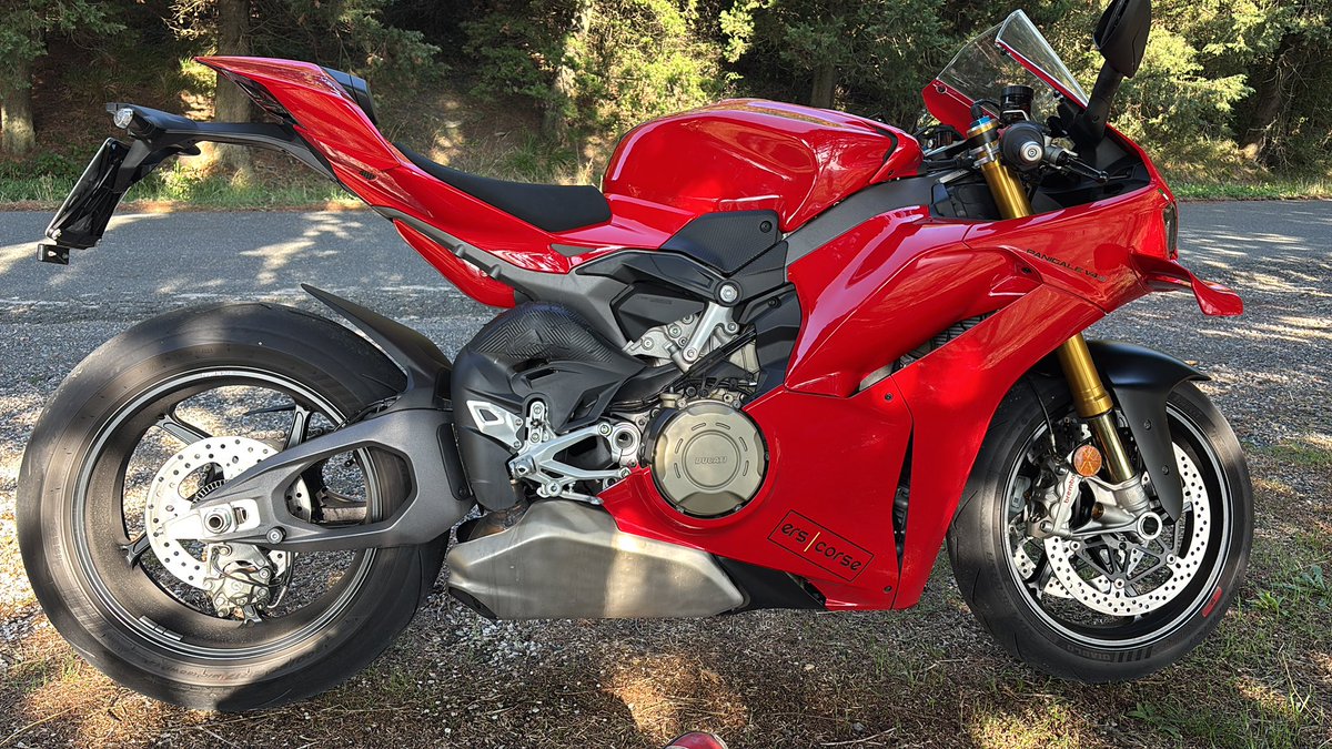 #Ducati #PanigaleV4S #Volterra 

<a href="/emomotorbarbie/">(emo)motorbarbie 🔪</a>