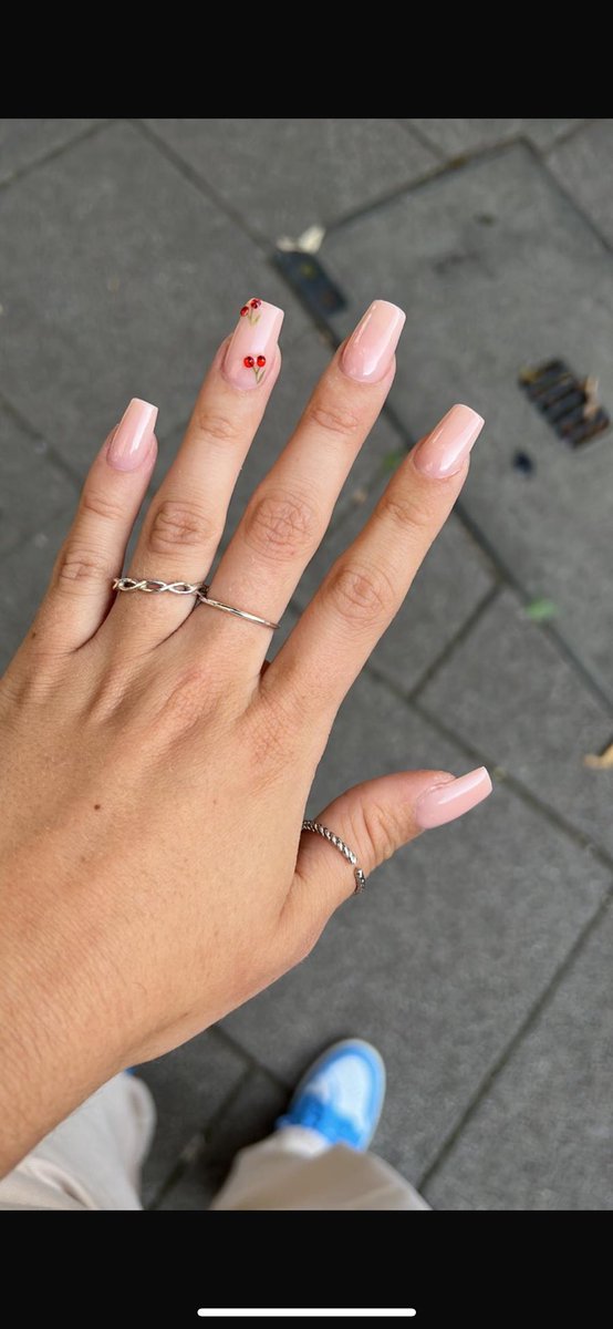 cherry nails auf die 1