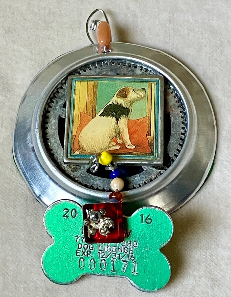 Pals! Mumsy has been working on this little collage for a few days.
She just added it to the shoppy. A RETWEET would be very sweet! vintagetrunkandart.etsy.com/listing/436824…