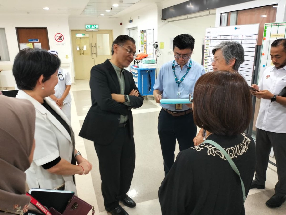 Salam 🇲🇾 Madani ❤️

I took time off at Sarawak General Hospital (SGH) to meet the faces of clinical trial. 

SGH lead by its Director Dr Ngian Hie Ung, is the largest contributor of sponsored clinical trial in KKM including Ph 1 First in Human. 

Dr Voon Pei Jye (Oncologist) and