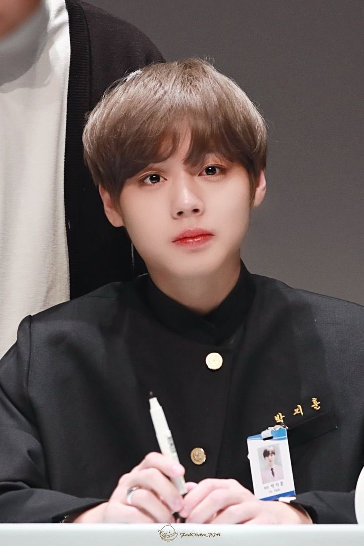 xrub5v's tweet photo. 내안의 가쿠란콤 발동 …….
이때 박지훈 너무 뽀둥뽀둥해 https://t.co/cUruKNRjQG