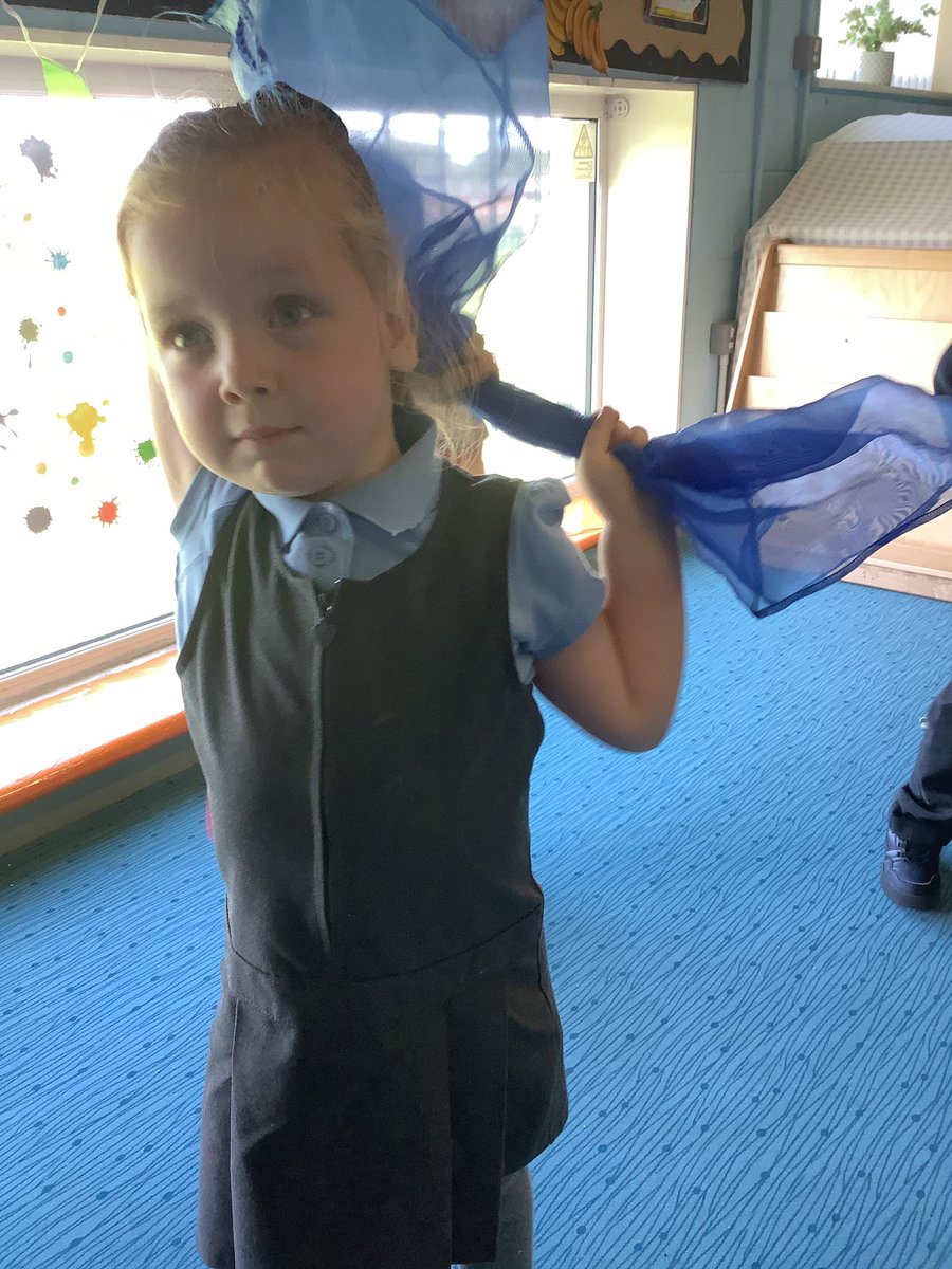 Scarf dancing on a rainy Friday afternoon. 🌈 ☔️ 

 #thattoprim_LittleHeartsPreschool