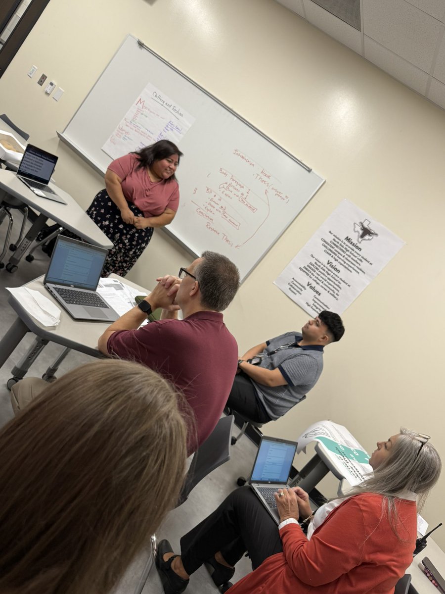 Jasma_Hayes's tweet image. English 1 teachers in PLC rehearsing how to guide students through composing and revising informational texts while focusing on high leverage moments to model strong writing. #ElevateEverything @mannydlc2 @AFBohannon @NorthSideFWISD