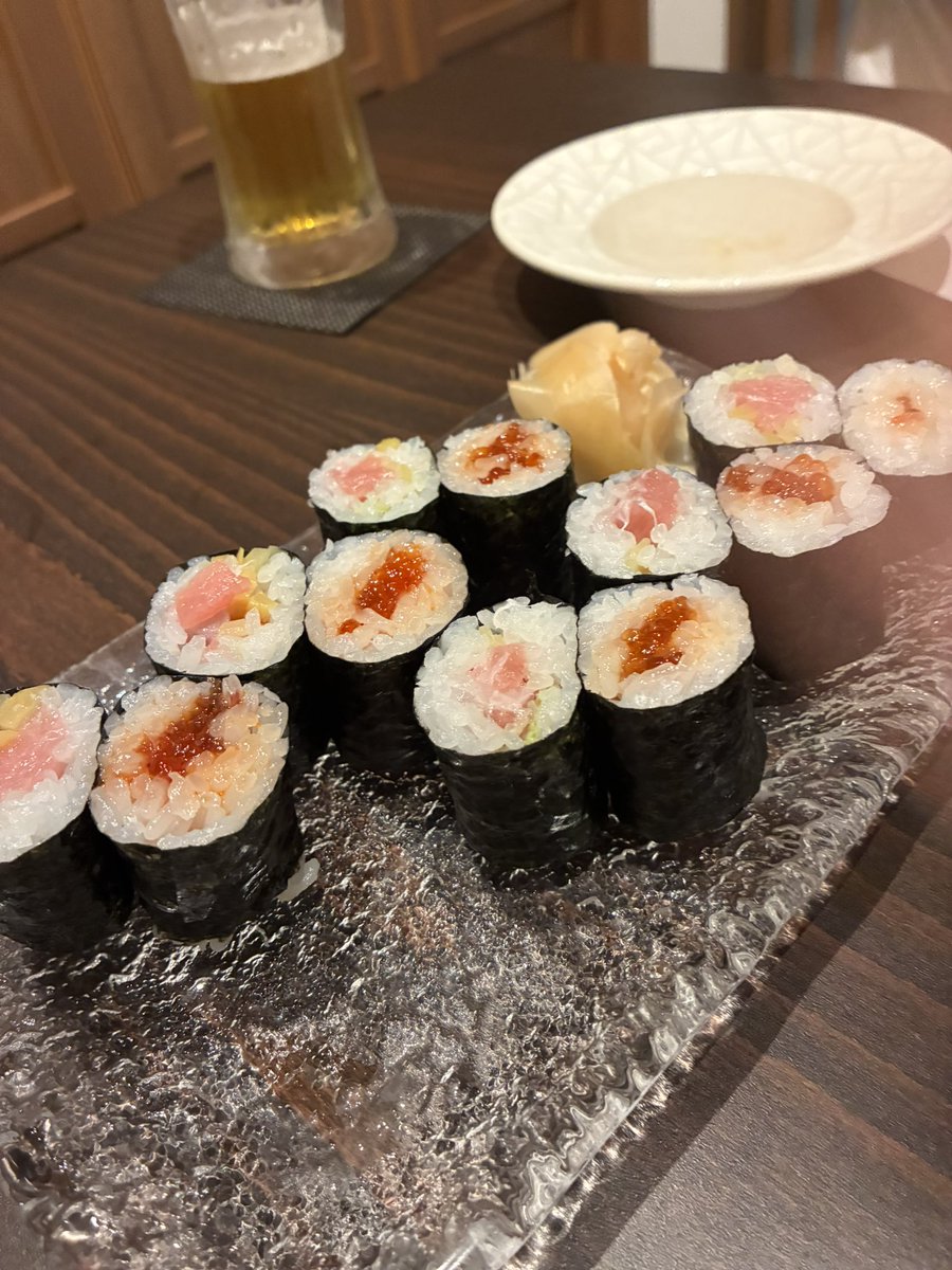 KRoyal26's tweet photo. 同僚達と10km🏃‍➡️
日勤終わってから4人でラン🏃‍➡️
そのあとmahoroへ🍺
美味しかった😋 https://t.co/hqNHCgiCyu