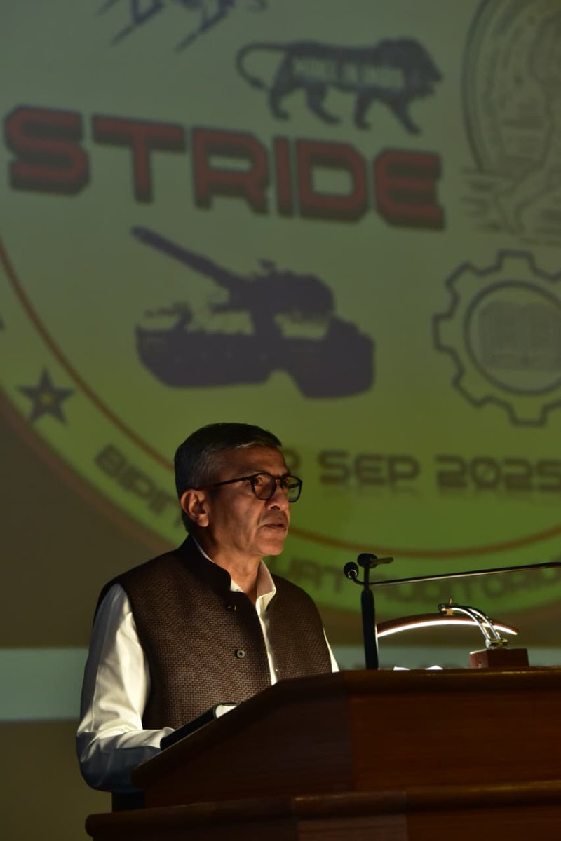 PRODefPune's tweet photo. #STRIDE2025 | पुणे में #SouthernCommand द्वारा आयोजित पहले STRIDE सेमिनार में रक्षा सचिव व सैन्य नेतृत्व ने स्वदेशी अनुसंधान, उत्पादन व नवाचार पर बल दिया। 🇮🇳
साथ मिलकर एक सशक्त #AtmanirbharBharat की ओर कदम।
#आत्मनिर्भरता
#मेकइनइंडिया
#DefenceManufacturing #DefenceEcosystem https://t.co/7NAxvrwAvH