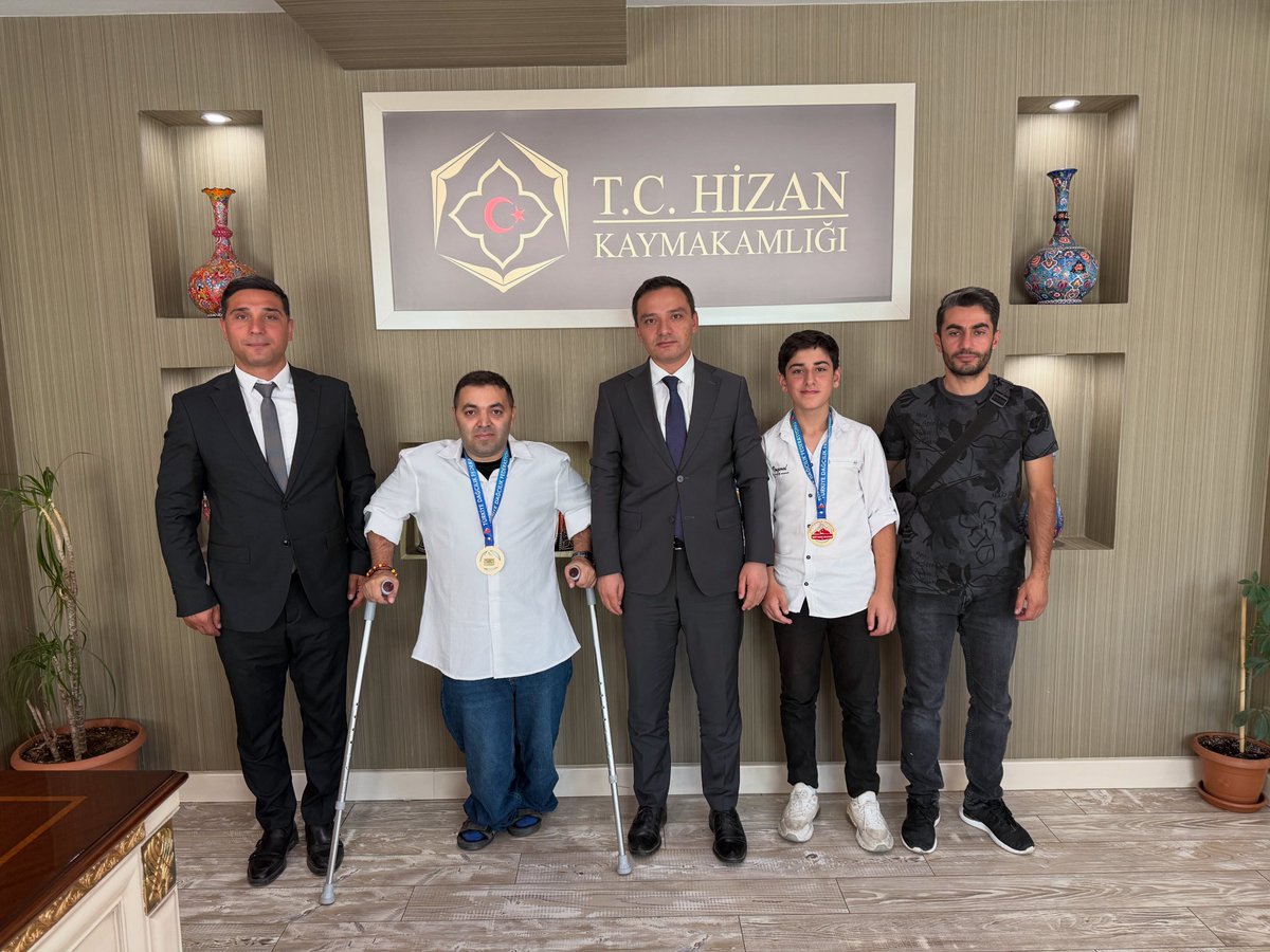 Kaymakamımız Sait Muhammed BİLGİN, Para Tırmanış Türkiye Şampiyonası’nda kendi kategorilerinde Türkiye Şampiyonu olan Tahsin GENCER ve Yakup ÇELİK ile Gençlik ve Spor İlçe   Müdür V. Barış GÜMÜŞ ve antrenör Abdüssamet Aslan’ı makamında kabul etti.