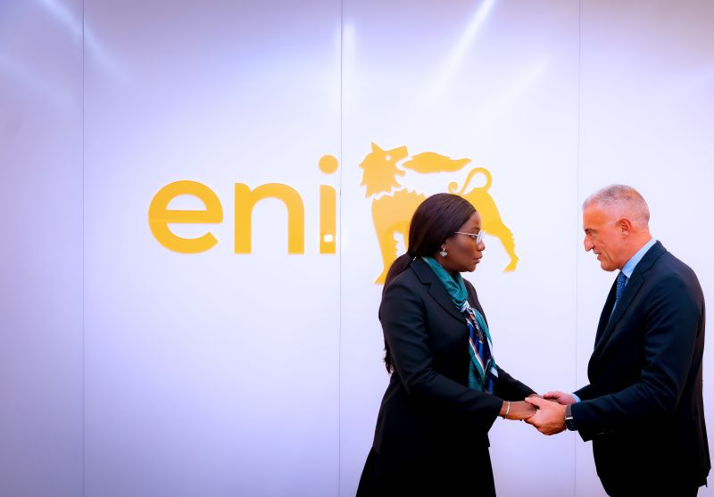 AbeebFajobi's tweet image. 🇳🇬 At #Gastech in Milan, SA to the President on Energy, Mrs. Olubukola Verheijen (@OluVerheijen), met with Eni CEO Claudio Descalzi &amp;amp; COO Guido Brusco.

The Special Adviser to the President on Energy, Mrs. Olubukola A. Verheijen, @OluVerheijen, met with Claudio Descalzi, CEO and
