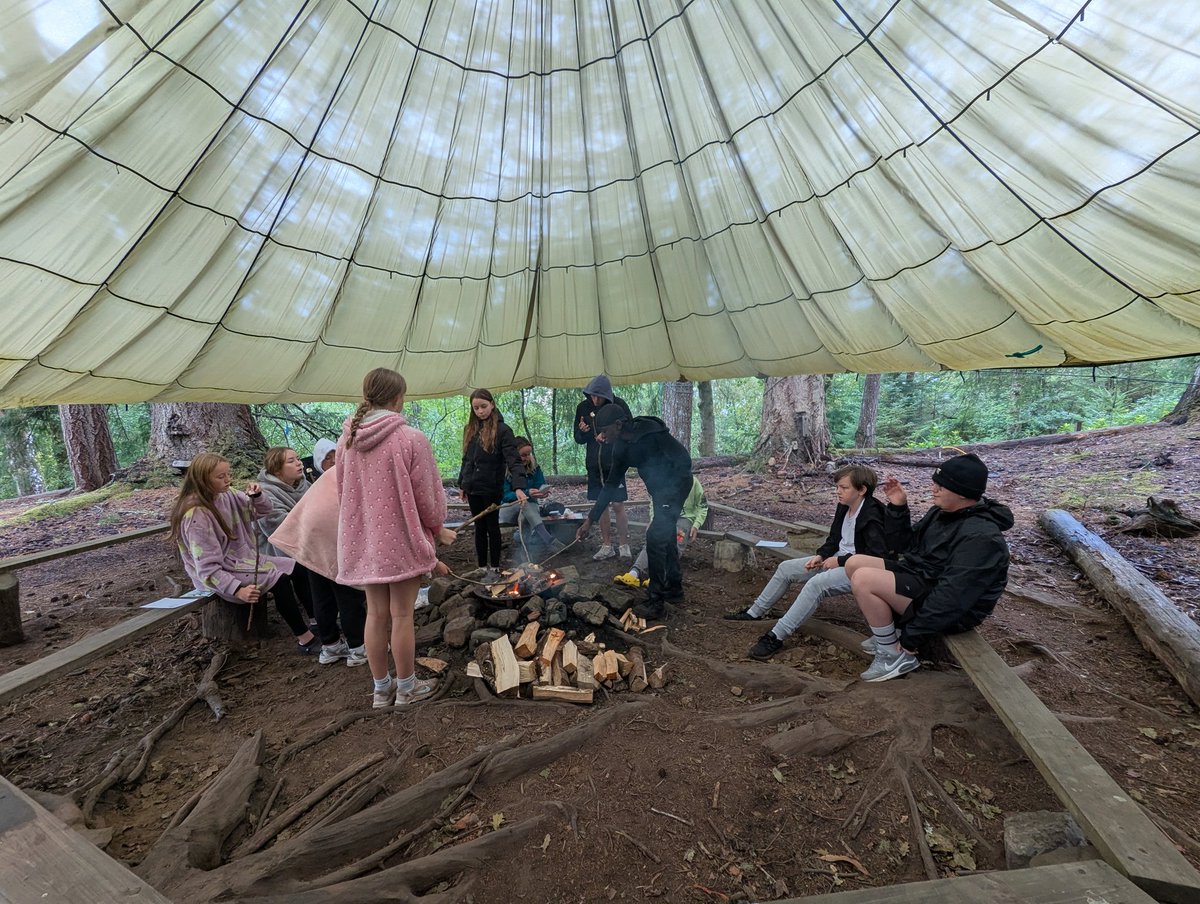BoundLhs's tweet photo. Marshmallows round the campfire. A great ending to a fantastic week. Clan Stuart have been fantastic! https://t.co/p5Ia6xTNdC